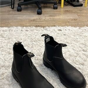 Blundstone 510 Chelsea boots, black size 9.5 men/11.5 women/ 8.5 AU size
